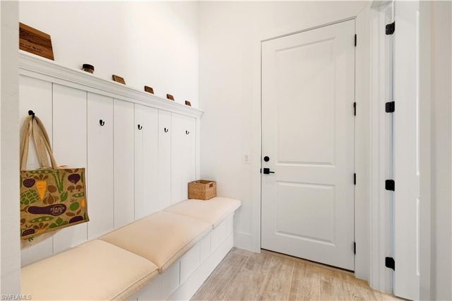 16265 Verilyn CIR, Naples, FL 34110