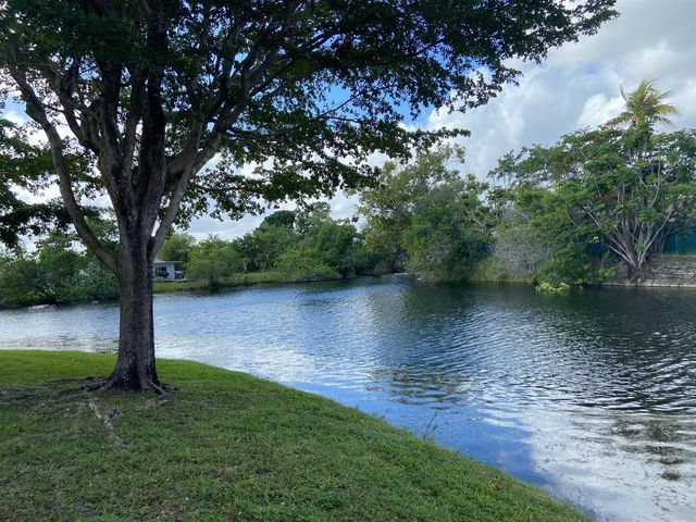 9370 Sunrise Lakes Boulevard 105, Sunrise, FL 33322