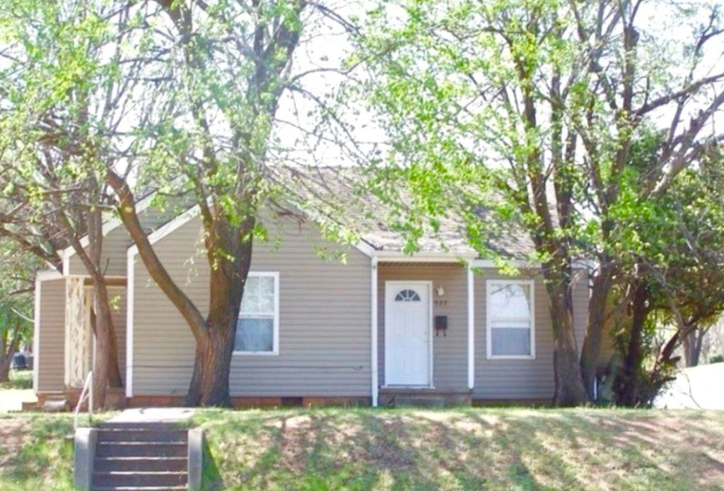 925 W CHICKASHA Avenue, Chickasha, OK 73018