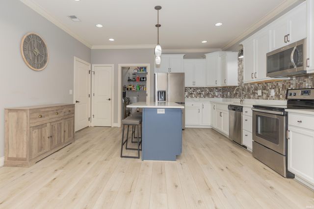 5018 Paddock Drive, Evansville, IN 47715