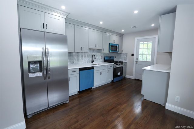 1537 Agate Street, Bay Shore, NY 11706