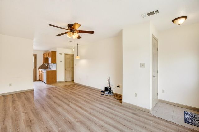 721 Comanche Cove Drive, Granbury, TX 76048