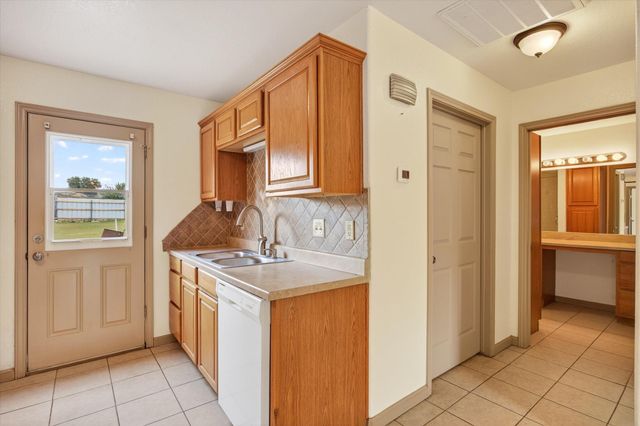 721 Comanche Cove Drive, Granbury, TX 76048