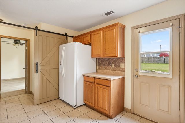 721 Comanche Cove Drive, Granbury, TX 76048