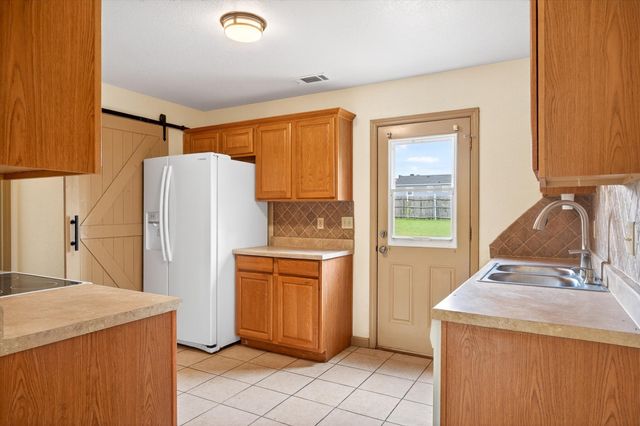 721 Comanche Cove Drive, Granbury, TX 76048