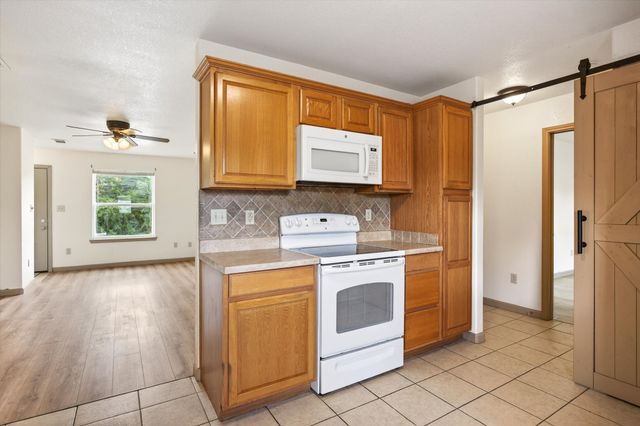 721 Comanche Cove Drive, Granbury, TX 76048
