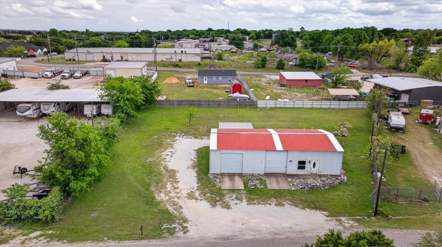 721 Comanche Cove Drive, Granbury, TX 76048
