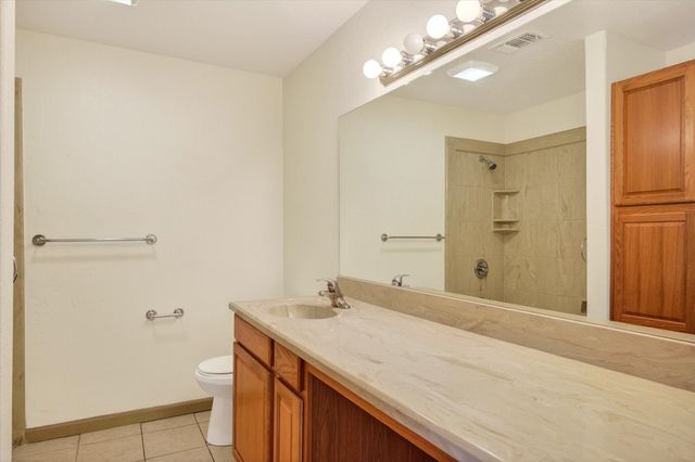 721 Comanche Cove Drive, Granbury, TX 76048