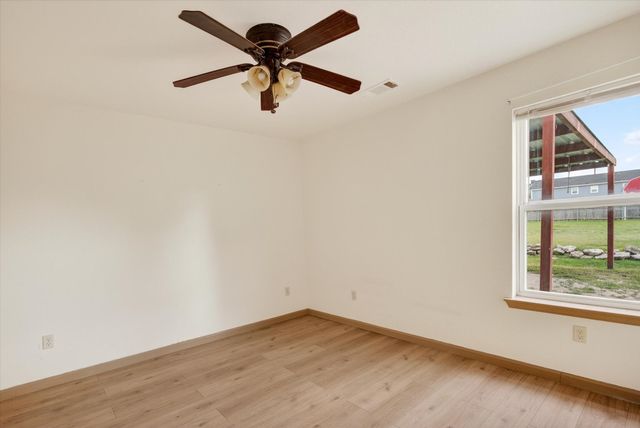 721 Comanche Cove Drive, Granbury, TX 76048