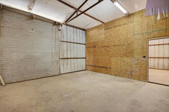 721 Comanche Cove Drive, Granbury, TX 76048
