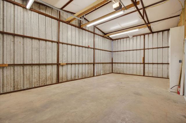 721 Comanche Cove Drive, Granbury, TX 76048