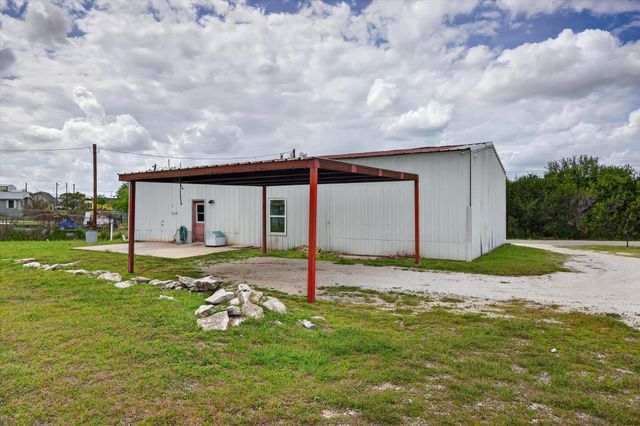 721 Comanche Cove Drive, Granbury, TX 76048