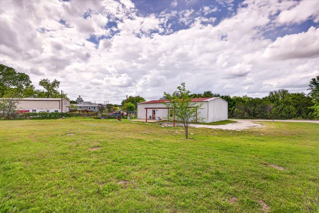 721 Comanche Cove Drive, Granbury, TX 76048