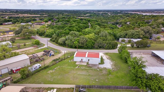721 Comanche Cove Drive, Granbury, TX 76048