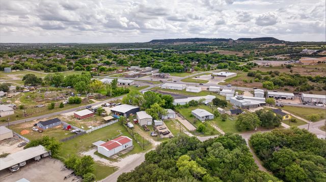 721 Comanche Cove Drive, Granbury, TX 76048