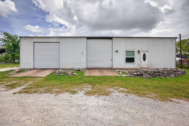 721 Comanche Cove Drive, Granbury, TX 76048