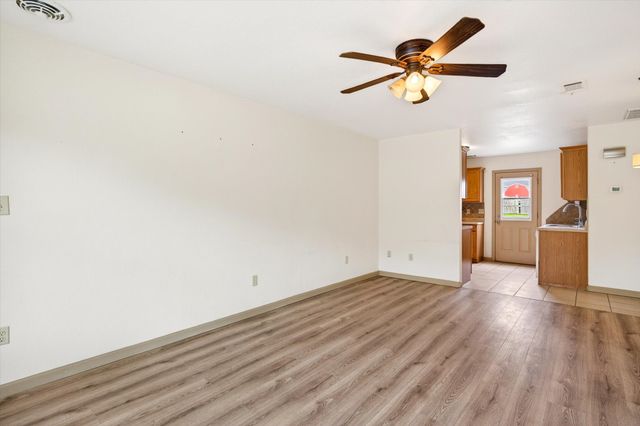 721 Comanche Cove Drive, Granbury, TX 76048