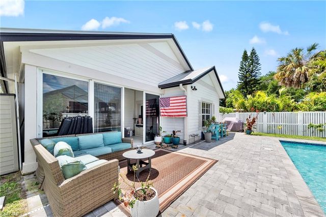 861 97th AVE N, Naples, FL 34108