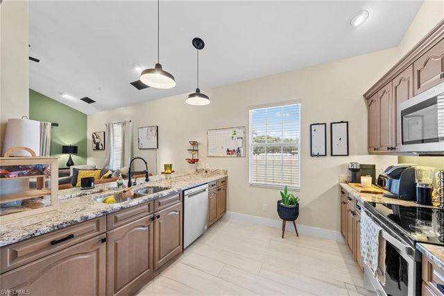 861 97th AVE N, Naples, FL 34108