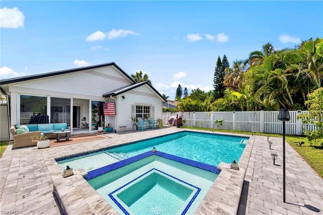 861 97th AVE N, Naples, FL 34108