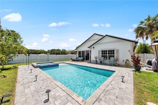 861 97th AVE N, Naples, FL 34108