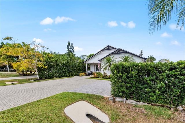 861 97th AVE N, Naples, FL 34108