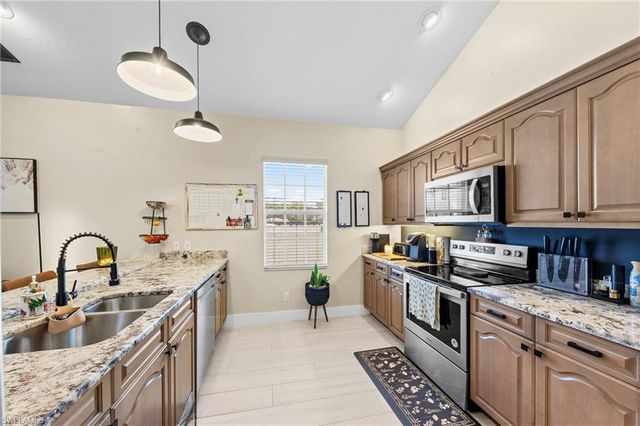 861 97th AVE N, Naples, FL 34108