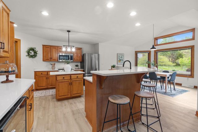 W292N3634 Stillmeadow ROAD, Pewaukee, WI 53072