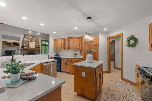 W292N3634 Stillmeadow ROAD, Pewaukee, WI 53072