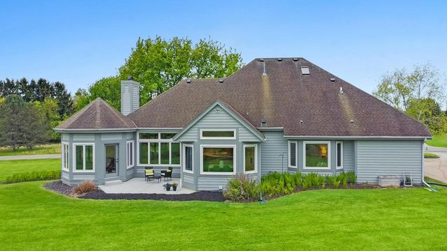 W292N3634 Stillmeadow ROAD, Pewaukee, WI 53072