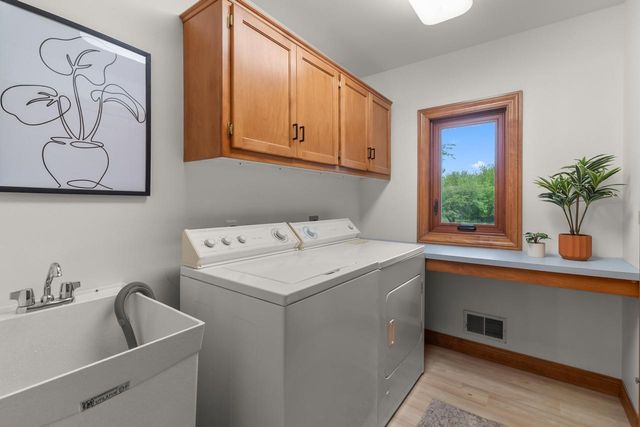 W292N3634 Stillmeadow ROAD, Pewaukee, WI 53072