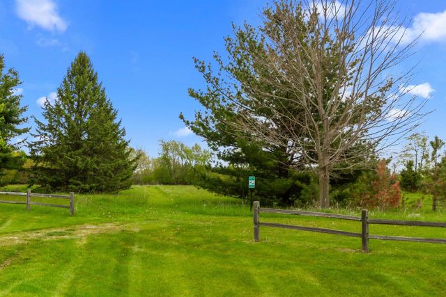 W292N3634 Stillmeadow ROAD, Pewaukee, WI 53072