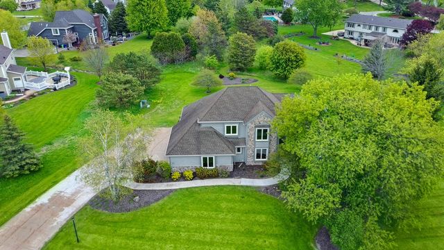 W292N3634 Stillmeadow ROAD, Pewaukee, WI 53072