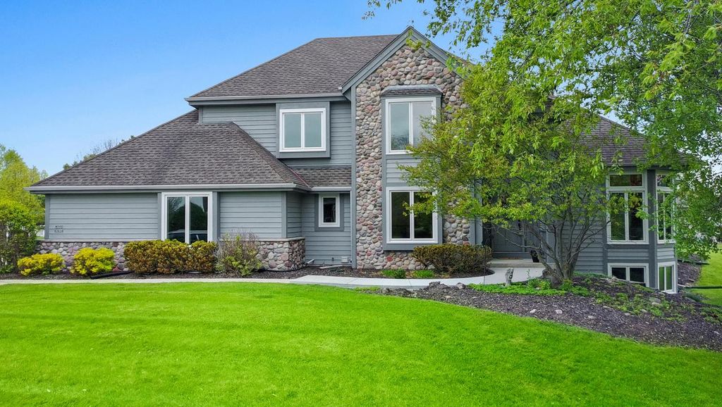 W292N3634 Stillmeadow ROAD, Pewaukee, WI 53072