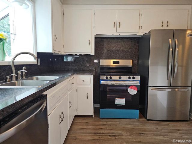 23091 Sussex Street, Oak Park, MI 48237