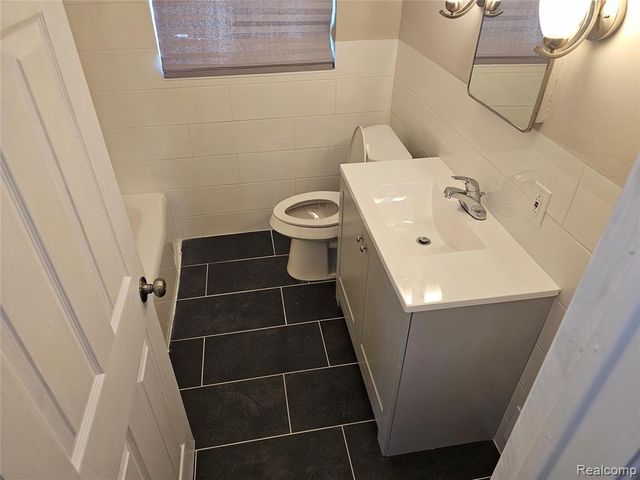 23091 Sussex Street, Oak Park, MI 48237