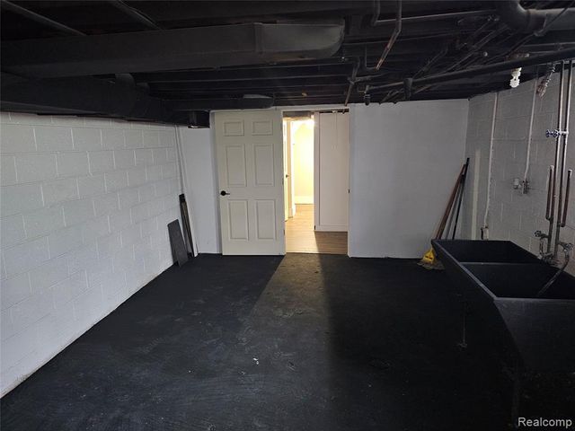 23091 Sussex Street, Oak Park, MI 48237