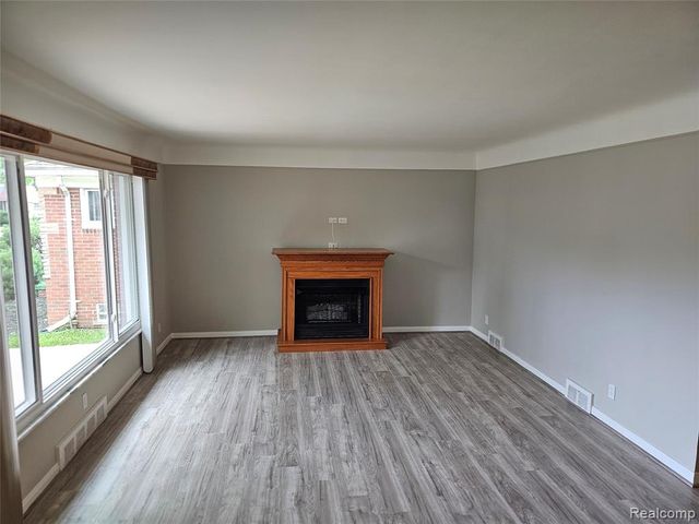 23091 Sussex Street, Oak Park, MI 48237