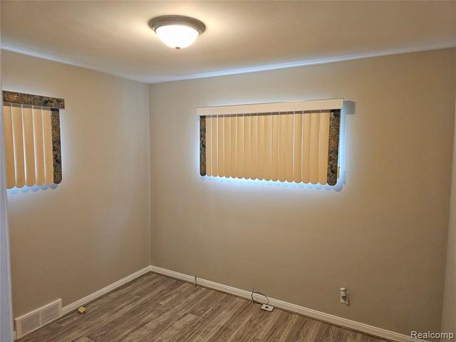 23091 Sussex Street, Oak Park, MI 48237