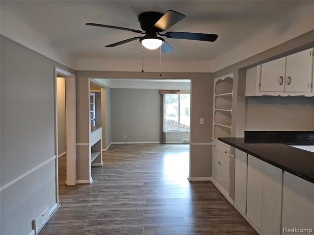 23091 Sussex Street, Oak Park, MI 48237