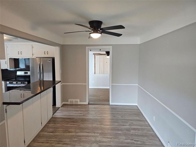 23091 Sussex Street, Oak Park, MI 48237