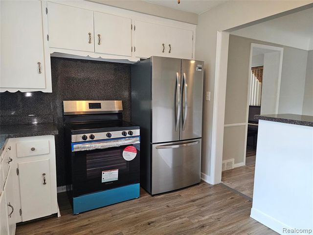 23091 Sussex Street, Oak Park, MI 48237