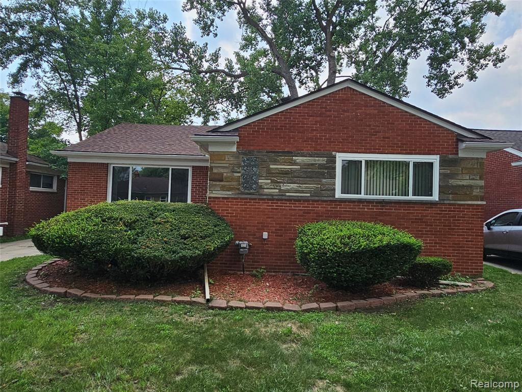 23091 Sussex Street, Oak Park, MI 48237