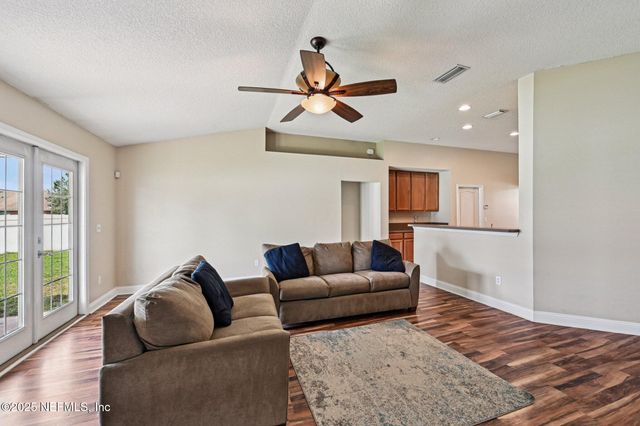 618 LOOKOUT LAKES Drive, Jacksonville, FL 32220
