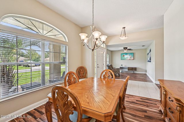 618 LOOKOUT LAKES Drive, Jacksonville, FL 32220