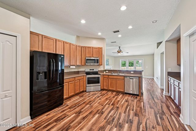 618 LOOKOUT LAKES Drive, Jacksonville, FL 32220