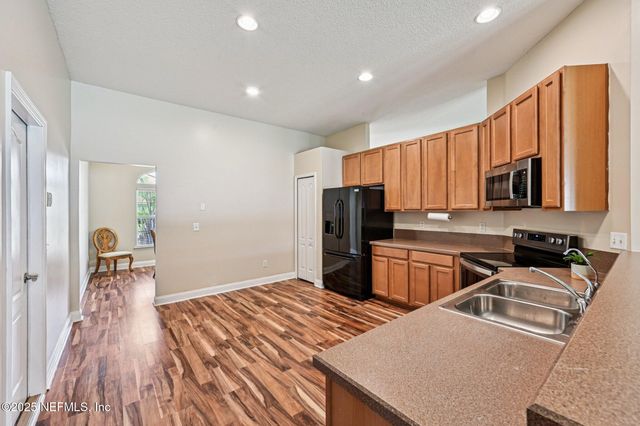 618 LOOKOUT LAKES Drive, Jacksonville, FL 32220
