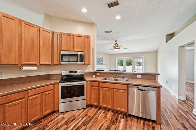 618 LOOKOUT LAKES Drive, Jacksonville, FL 32220