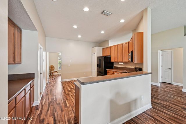 618 LOOKOUT LAKES Drive, Jacksonville, FL 32220