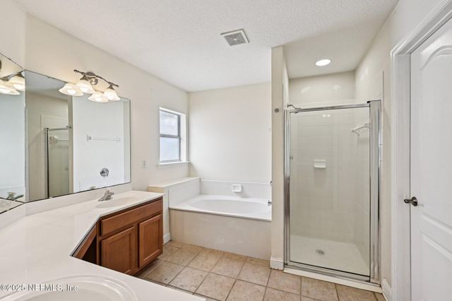 618 LOOKOUT LAKES Drive, Jacksonville, FL 32220